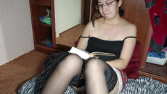 OniSoi: Một mọt sách hàn quốc thủ dâm và đọc trong khi...