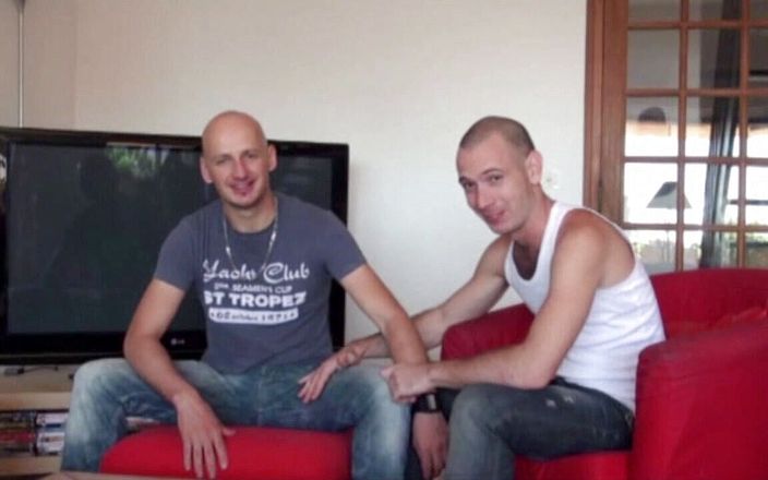 YOUNG FRENCH DUDES FUCKERS: Due ragazzi gay sexy che scopano a casa