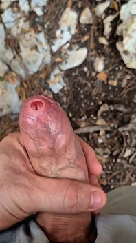 Fimosis papi en público Acariciando lento, precum por todas partes