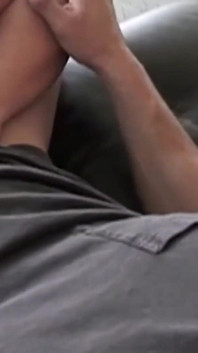 Sehr thicc blonde sklavin befriedigt ihren meister mit einem blowjob und ihrem körper