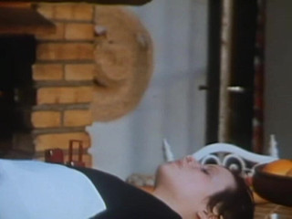 Java Consulting: Brigitte Lahaie, Annouchka 그리고 Marion Webb의 뜨거운 질 애무 8 장면: "secrétaire 산스 퀼로트"(1979)