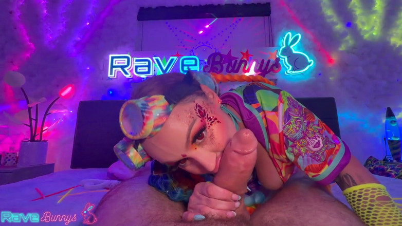 Rave Bunnys: Katalina Kyle Twerks in Thigh Highs Before Dropping to Her...