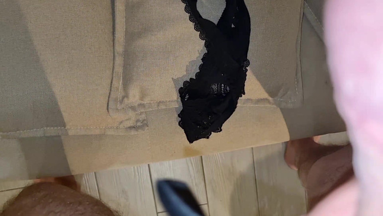 Alexander Audran: Encontrei a calcinha molhada da madrasta e eu gozei nela -...