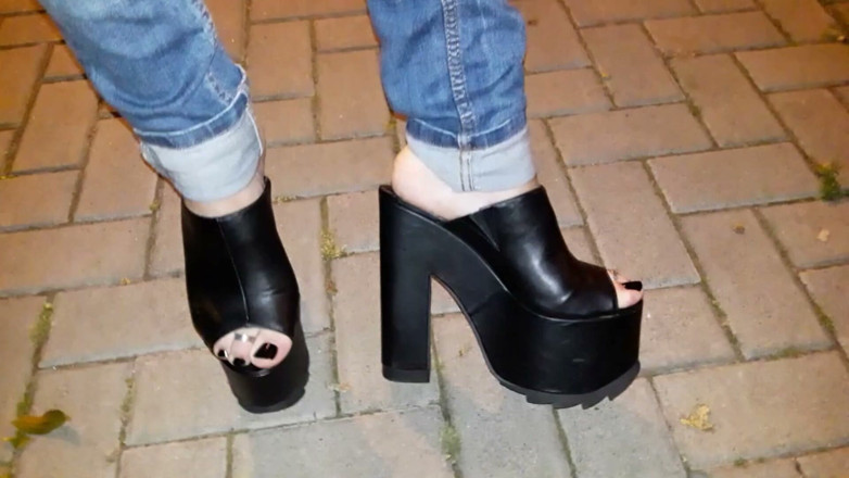 Heelex: Sexy Mules