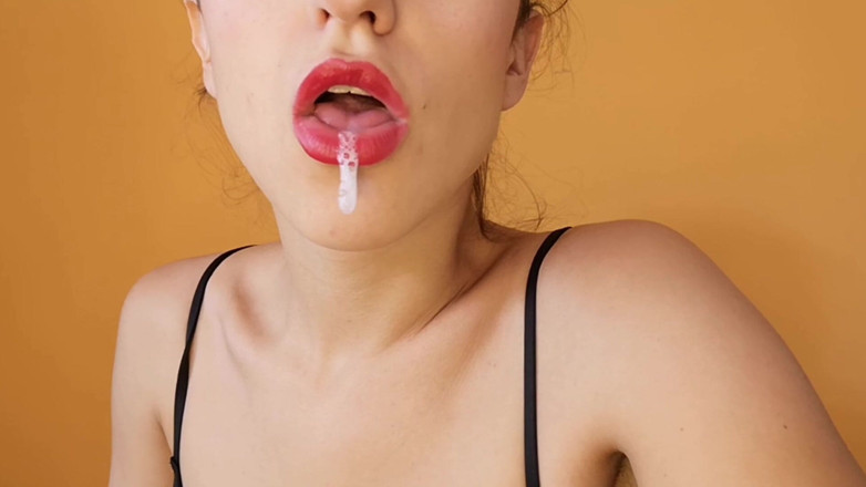 Miss Lith Domina: Tükürme bağımlısı