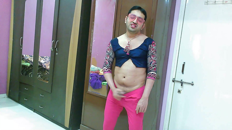 Cute & Nude Crossdresser: Crossdresser banci manis femboy Sweet Lollipop di atas dengan cermin...