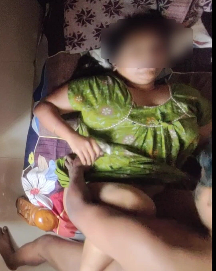 Black & white desicat: bare prakritik stanon vaali hot baudi patni ki raat men...