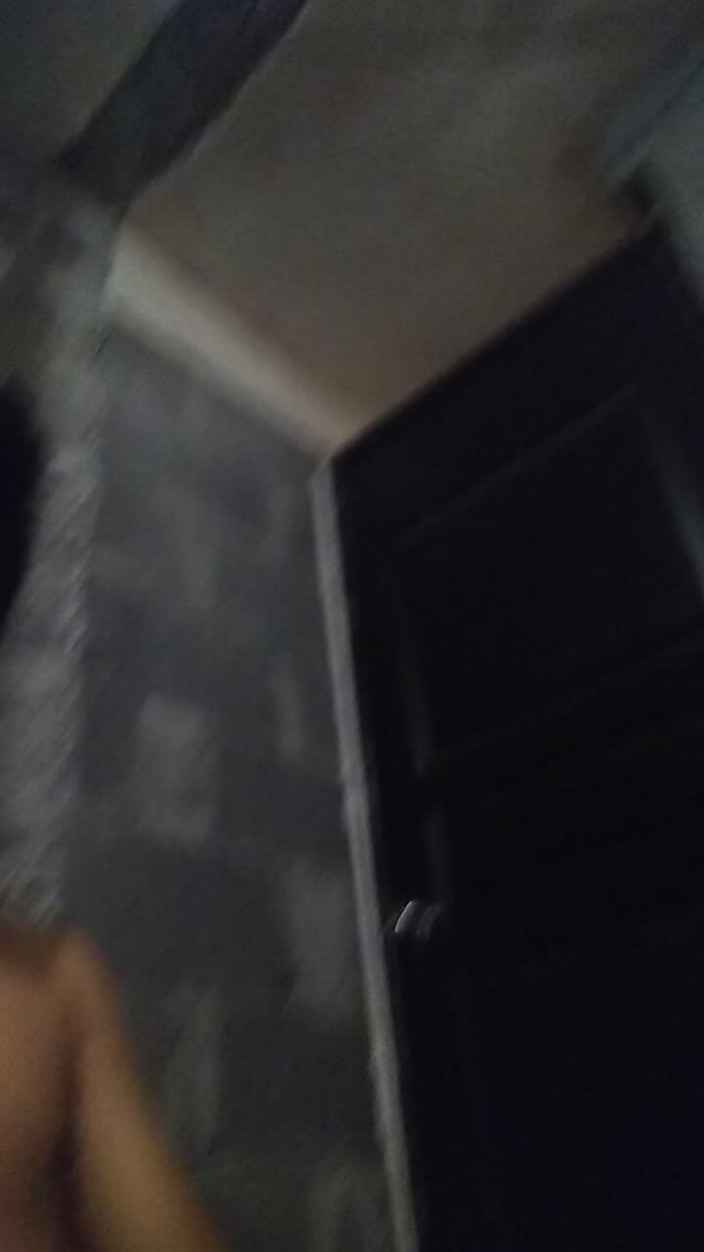 AlexAlejandro13: यह लंड कैसे टपकता है