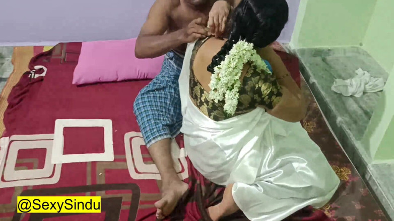 Sexy sindu: Sari en satin, première nuit de sexe