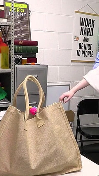 Su bikini se quita muy fácilmente: si ella deja que se corra en su cara, puede disfrutar de sus vacaciones