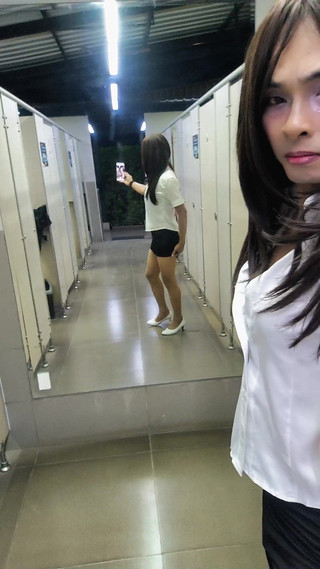 Menaiisd: 我的娘娘腔表现得像一个荡妇。