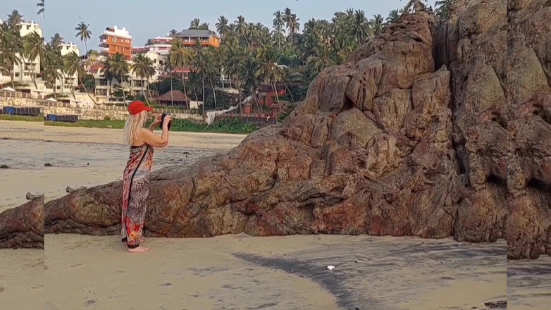 Selena701: 美しい金髪の成熟した妻が一日を楽しむ