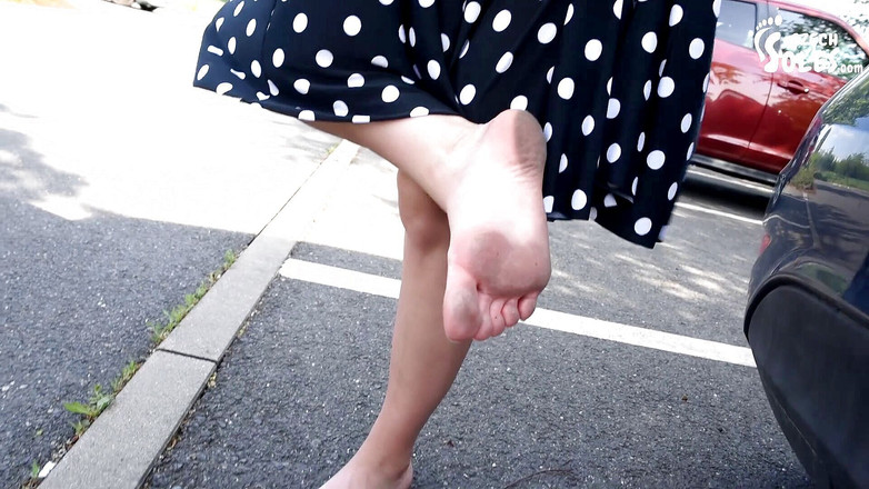 Czech Soles - foot fetish content: 舔干净她肮脏的脚