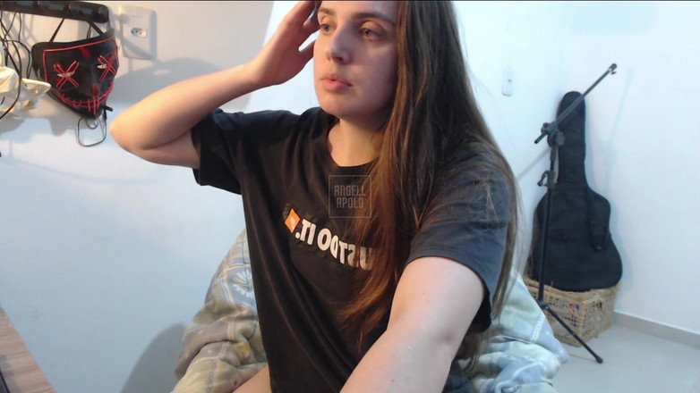 Angell Apolo: Blondýna S Velkým Zadkem Tančí V Místnosti Živě