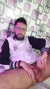 Güzel büyük bir döl atana kadar yarağıma yağla masaj yapıyorum