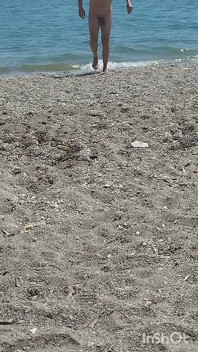 Am Strand Nackt Genießend