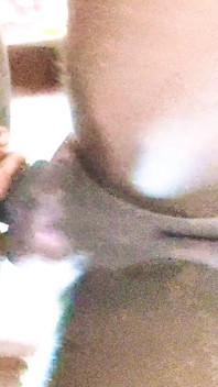 Tan pronto como su esposo se fue a la oficina, la tía Harika llamó al chico de 18 años que había conocido en Instagram