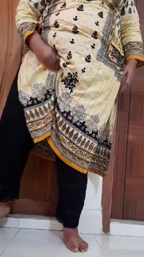 Aria Mia: 호텔에서 자위하다 적발