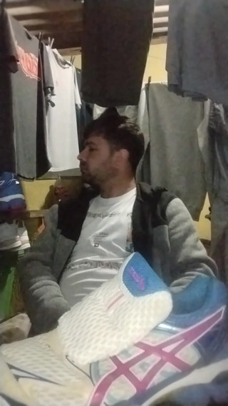 Sneakerfetish_BR: Zmysłowa sesja trampek Asics & Adidas