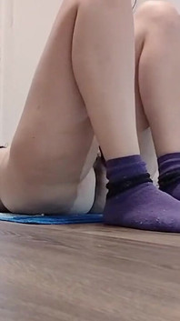 Moglie amatoriale aspira nuda in casa