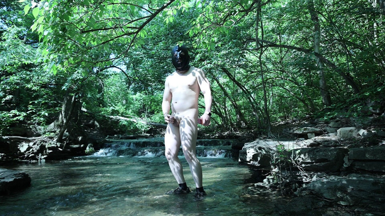 barenakedboy: Fleksibel di tepi Air Terjun, Cuba Menyelinap Sedikit Detik Persendirian...