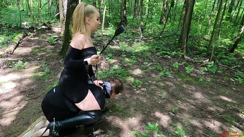 Heel 15 cm: Racing in the Forest