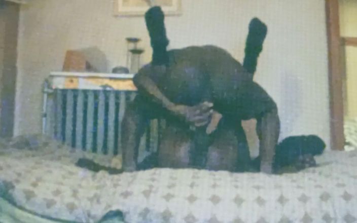 TS freaky MILF: Rekaman seks trans dicrot di dalam sama kontol raksasa pria...