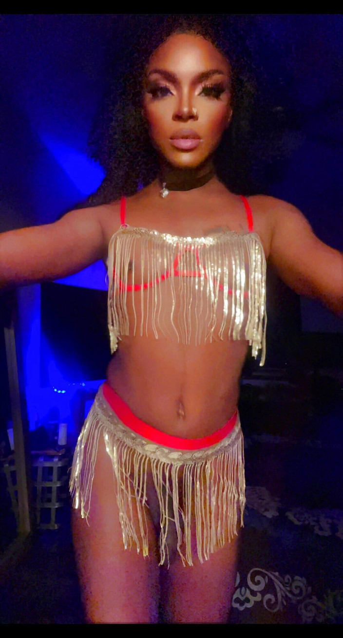 Angel twopher1 Kade: Красива ледібой показує великий чорний член і дупу, складені