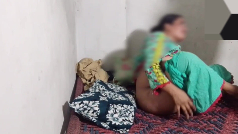 Wajidsexy: Un mari desi pakistanais taquine la chatte de sa femme