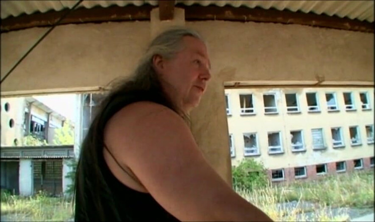 Absolute BDSM films - The original: Dominerend rondhangend knielend