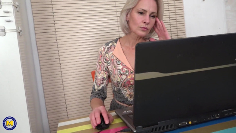 Hardcore NL: Hot blonde mature gets creampied from his hard dick