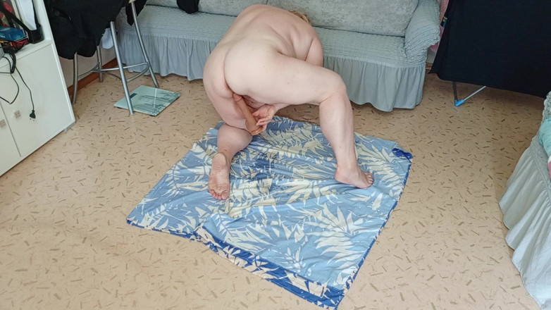 Zona901: Stepmom with Big Ass Masturbates Meaty Pussy to Squirt