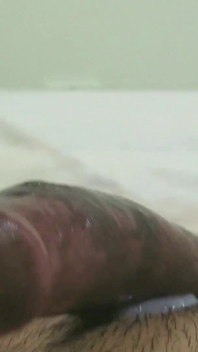 J’ai couché avec un inconnu dans un hôtel, je lui ai donné une branlette espagnole en retour, il m’a donné un creampie non protégé dans ma chatte