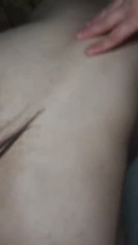 她已经成长为一个华丽的电子杯美女 - 真正的私人遭遇在卡拉OK时突然出现