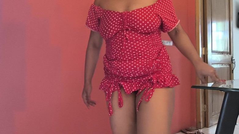 PATY PATY: 이웃에게 보지를 보여주는 가장 섹시한 새엄마