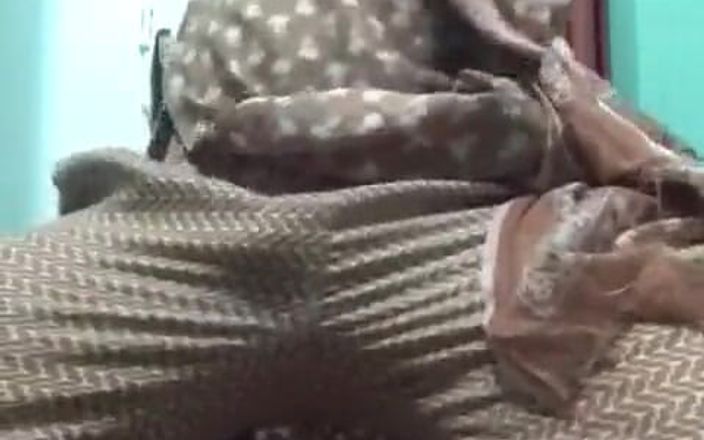 hornytrans: CD Menari dan memancut mani