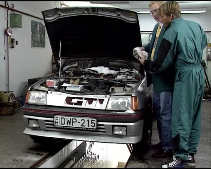 Deutsche Madchen: spust jedzenia niemieckiej dziwki zerżnięta w swojej dziurze analnej