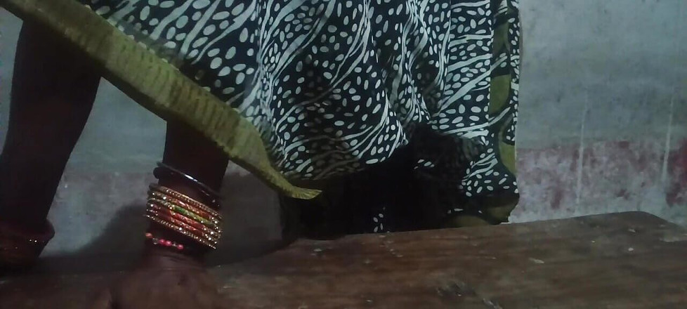 Sunita kr: Sau khi ăn và ăn, tôi nhét nó vào mông của chị...