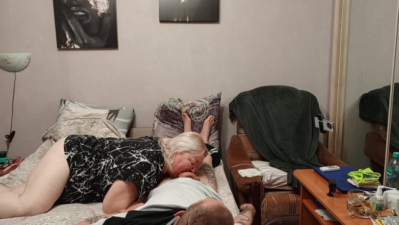 Zona901: Umplu gura vecinei mele cu multă spermă