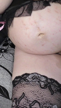 Hamile orta yaşlı seksi kadın aldatılan koca için amının içine dölleme yemeği yapıyor - milky mari