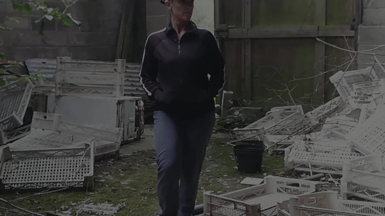 The adventures of Kylie Britain: 官员