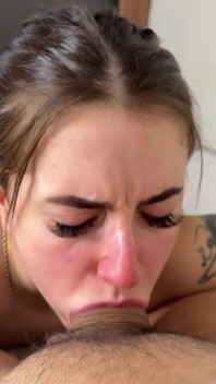 Cách yêu thích của cô ấy để làm hài lòng tôi
