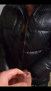Non vedo l'ora di baciarmi con mio marito impotente dopo che ho succhiato il cazzo e sono pieno di sperma