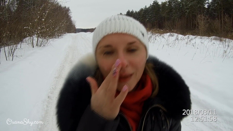 MILF Oxana: Passeggiata con sborra in inverno