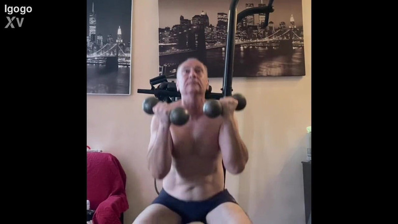 Alex Art: Saya mengepam tangan saya