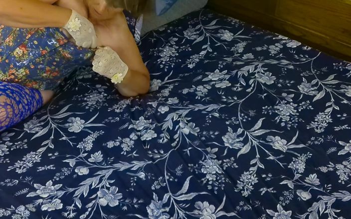 Carmen Angel: おばあちゃんカルメンの父の日チンポしゃぶり、口の中で射精、精液唾フェラチオ