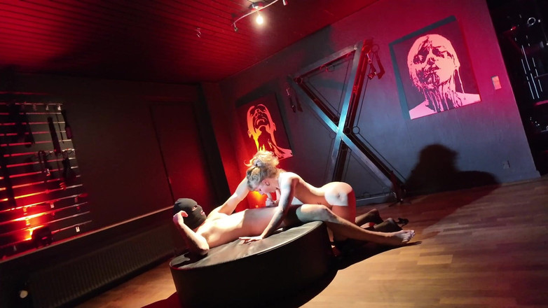 Dark Films Trans: Член змушує його тремтіти від пожадливості