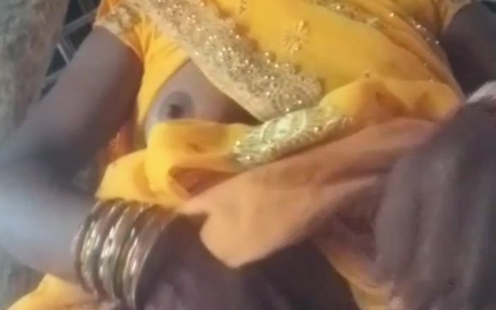 RJ NISHA: Cô gái Ấn đang khoe âm hộ của cô ấy trong chiếc saree màu...