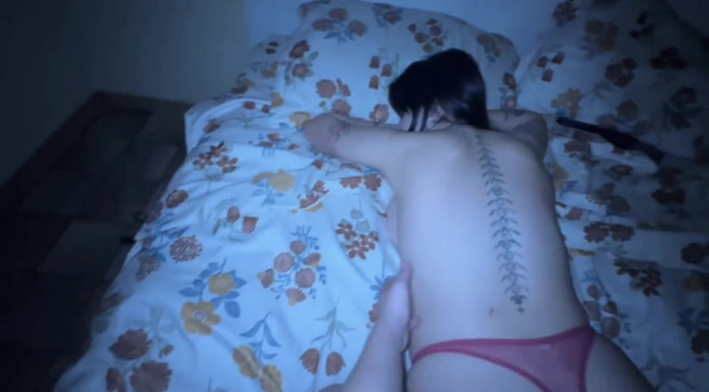 LuchCrush: मैंने अपनी सौतेली बहन को जोरदार मालिश के बाद उँगली की