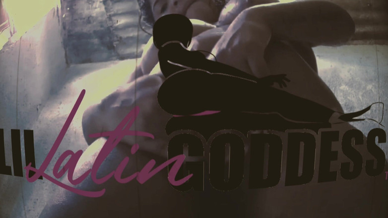 LiL Latin Goddess: Musim Bertiga - Lil Latina - Mandi karpet muncher